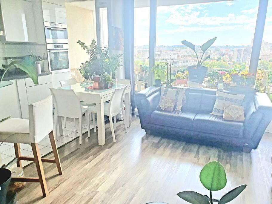 Bright Flat 90m2 Great View